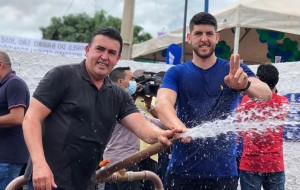 Moradores do Parque São José Operário comemoram inauguração de poço artesiano